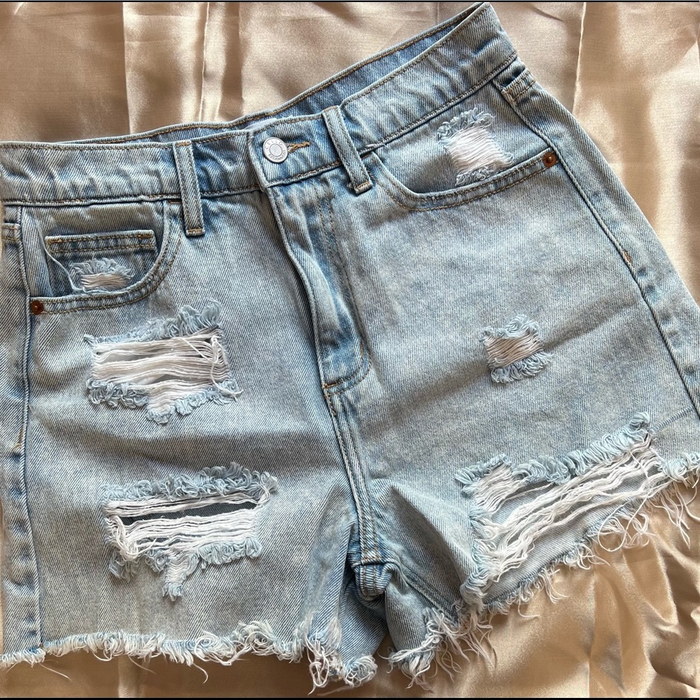 Denim shorts. Light wash. Size S